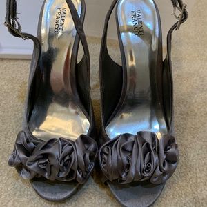 Ladies Gray dressy, elegant, 4” heel size 5.5